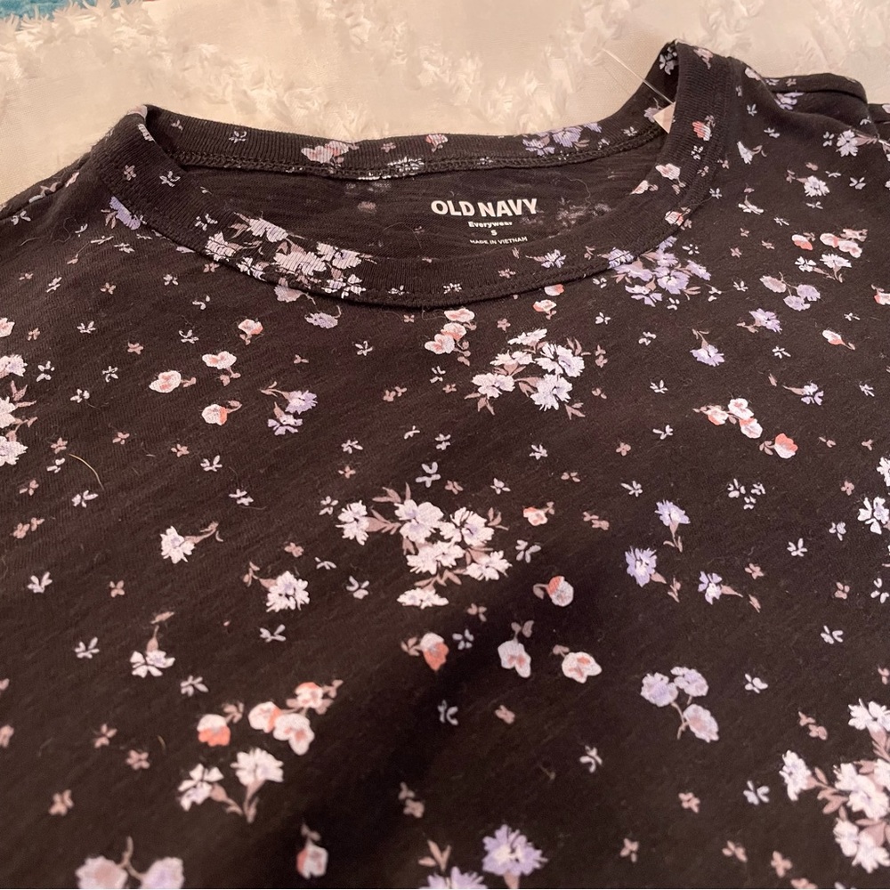 Old Navy Everywear floral t shirt NWT Sz S - Picture 3 of 6